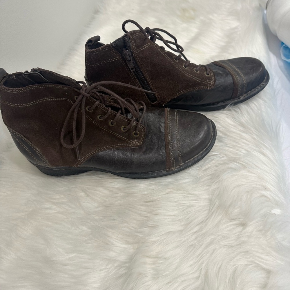 Clarks Brown Leather Sz 7 boots